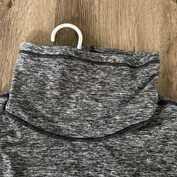 Two piece- Size 4 Womens lululemon tracksuit -heathered grey colour. - Picture 5 of 9